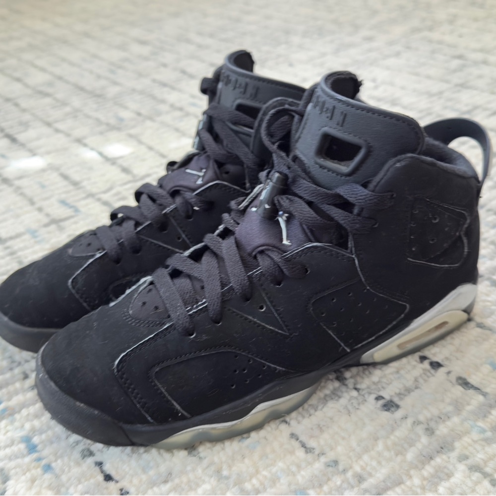 Air Jordan 6 Retro Sneaker in Metallic Silver size 7y
